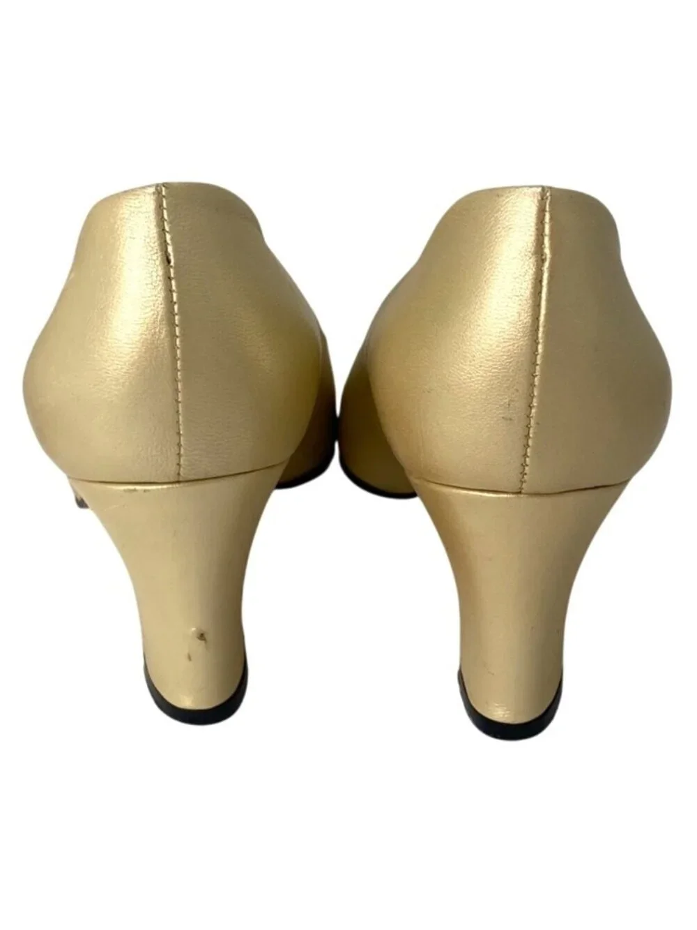 Etienne Aigner these sophisticated